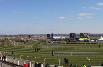 THE GRAND NATIONAL AT AINTREE