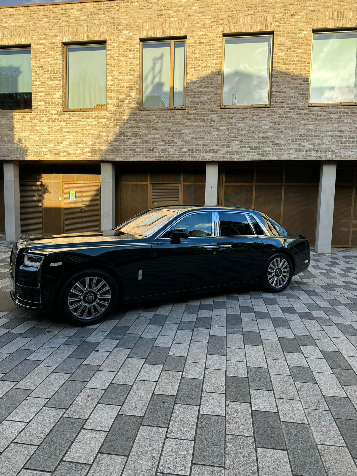 beautiful-rolls-royce-phantom-viii