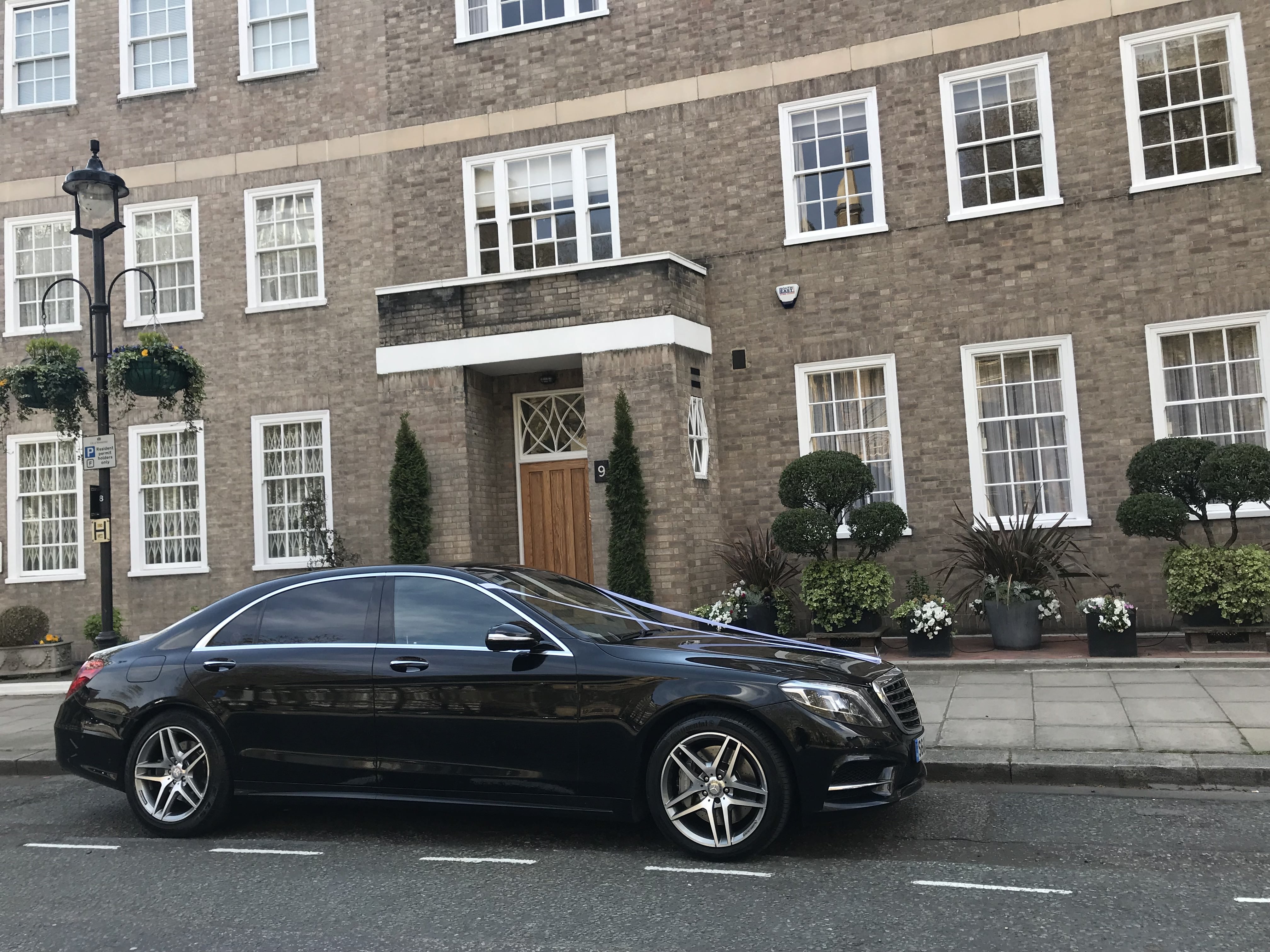 mercedes-sedan-at-marble-arch