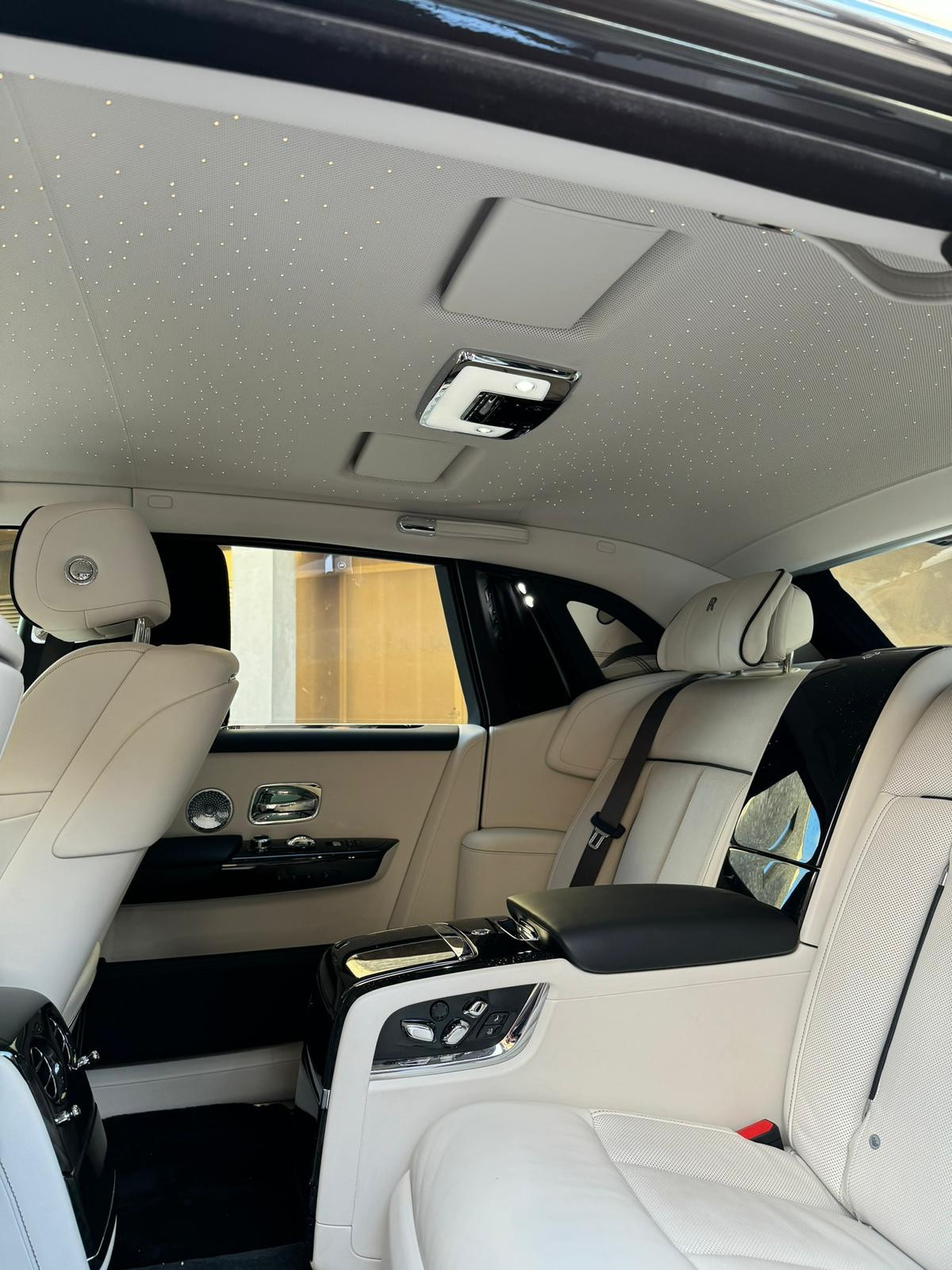 rolls-royce-phantom-viii-interior