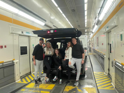 happy-customers-europe-tour-leshuttle